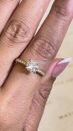 Load and play video in Gallery viewer, Maylaya Gems RGJ011 / STK94 jewelry shown on hand - silent 1080p video

