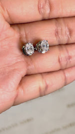 Load and play video in Gallery viewer, Maylaya Gems SPS2 jewelry shown on hand - silent 1080p video
