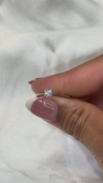 Load and play video in Gallery viewer, Maylaya Gems M010 solitaire ring held in hand — original lighting and colors, no audio
