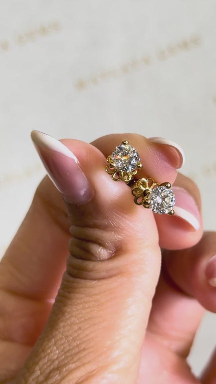 Maylaya Gems SPS1 jewelry shown on hand - silent 1080p video