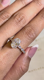 Load and play video in Gallery viewer, Maylaya Gems M069 jewelry shown on hand - silent 1080p video
